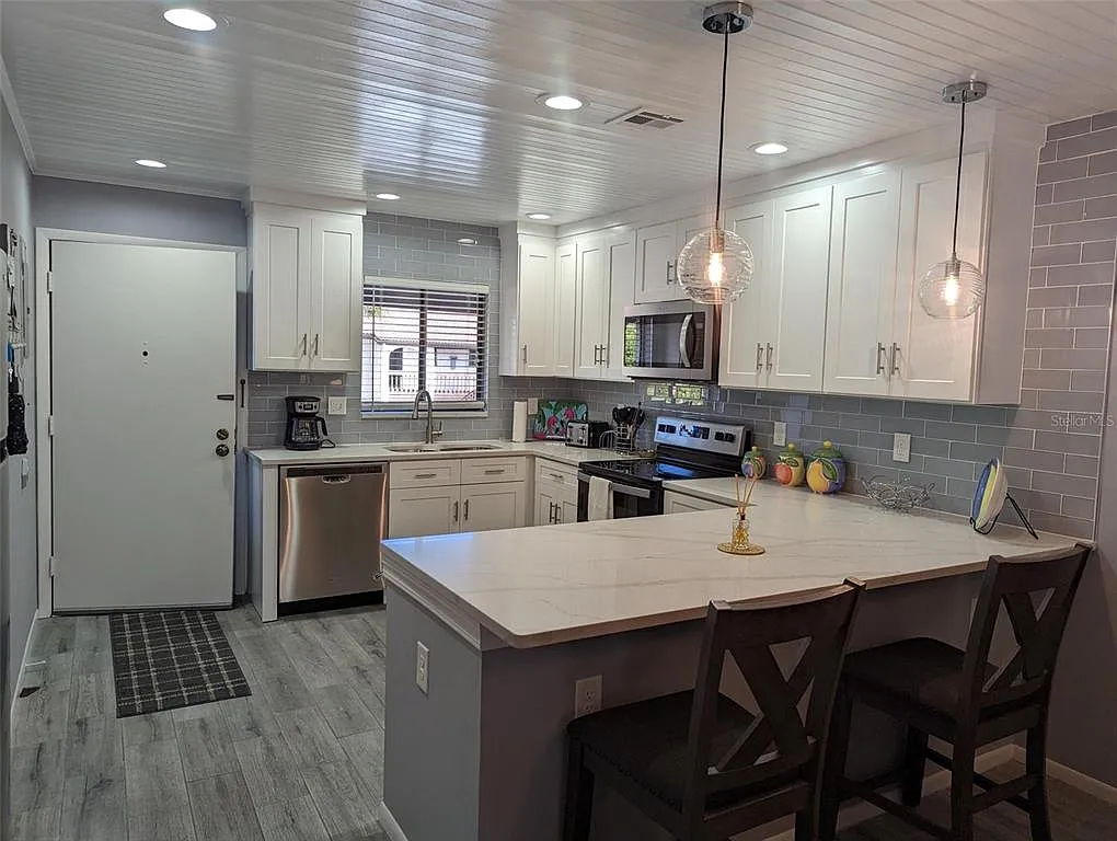2 bed, 2.0 bath, 1016 sqft, $2,500 — Photo 2