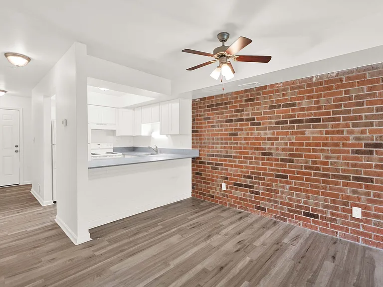 Riverside Townhomes — Photo 32