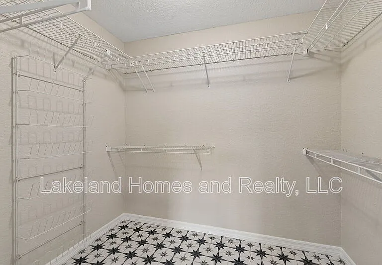 95 Woodside Dr — Photo 32