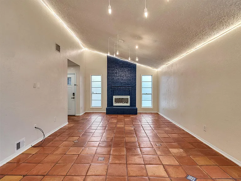 22538 Market Square Ln — Photo 30