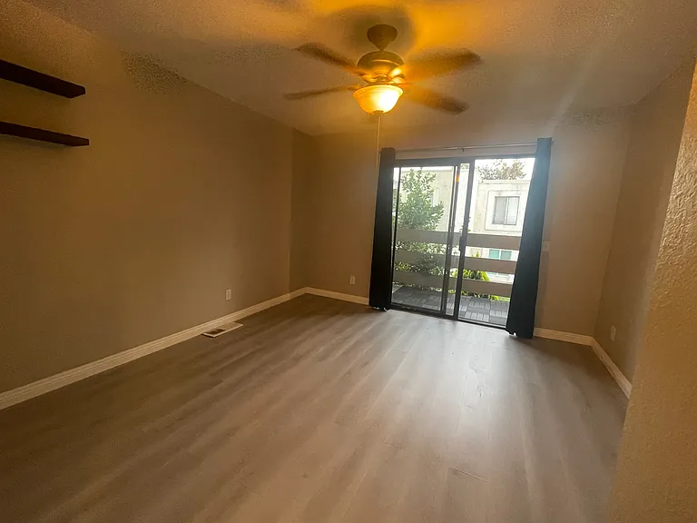 425 Autumn Dr — Photo 8