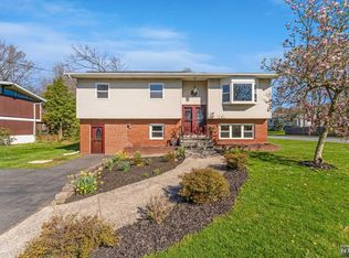 101 Lakewood Dr, Congers, NY 10920