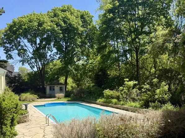 560 Meadow Wood Rd, Mississauga, ON L5J 2S3