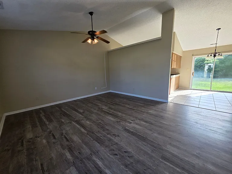 206 S Ginger Dr — Photo 2