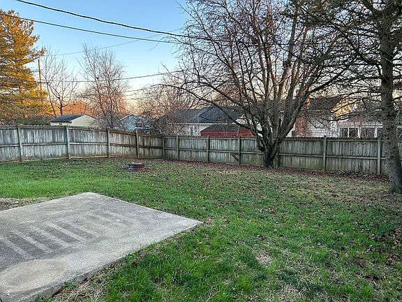 Fenced rear yard