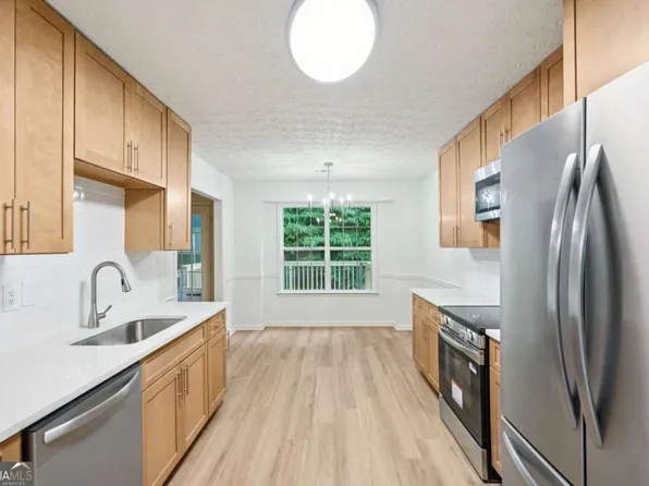 7210 W Field Dr, Gainesville, GA 30507