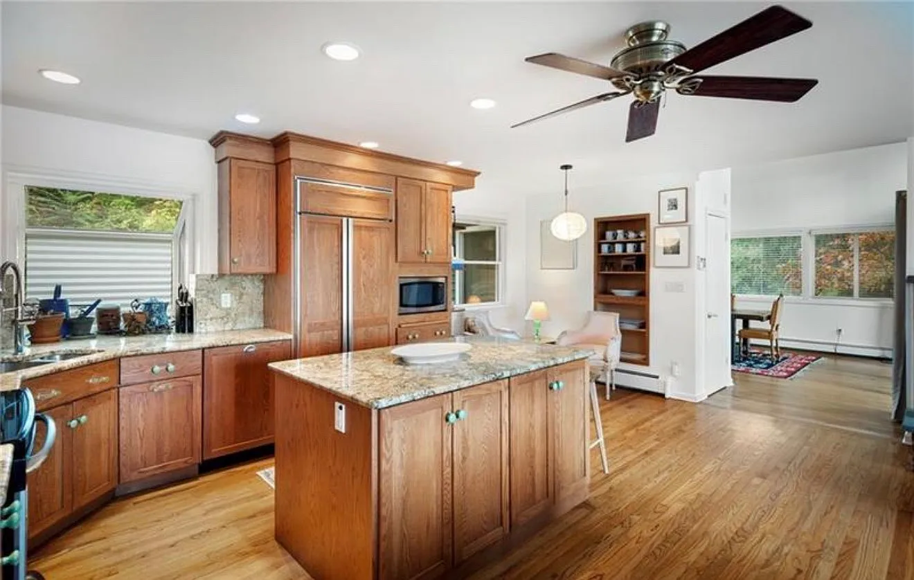4 bed, 1558 sqft, $6,950 — Photo 4