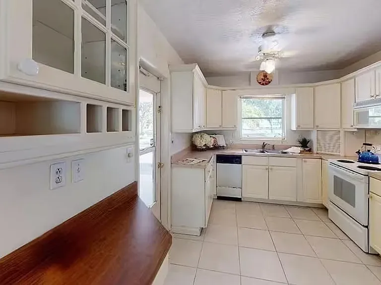 1818 Ridgewood St — Photo 17