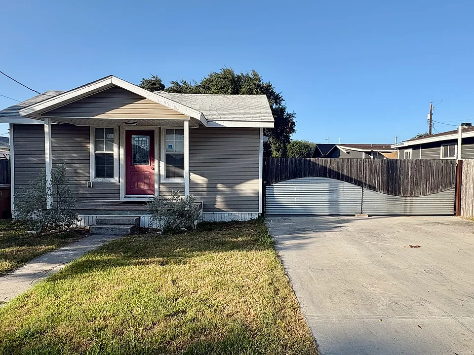 806 Ester Dr