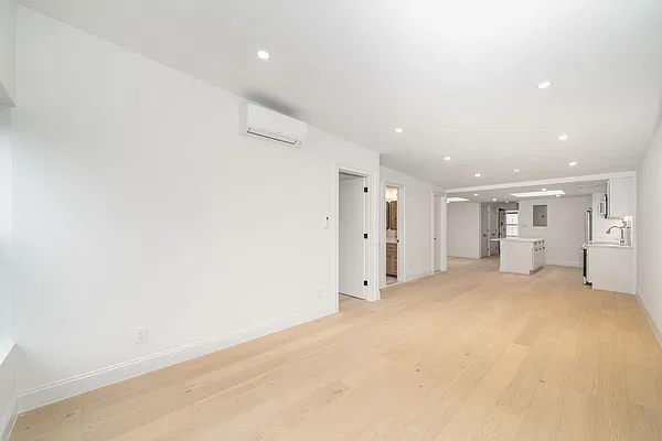 Living room, photo 1