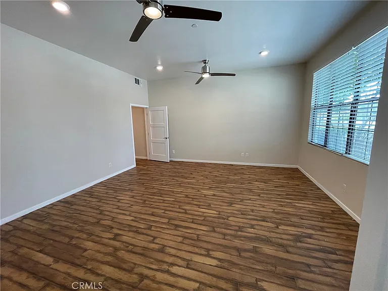 501 W Maple Ave — Photo 15
