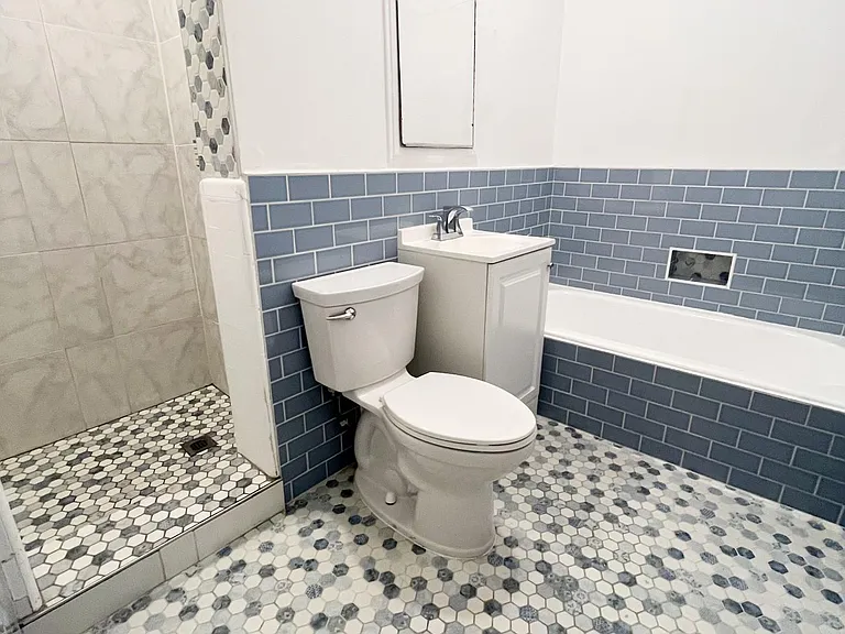 227 S Gale Dr #4 — Photo 15