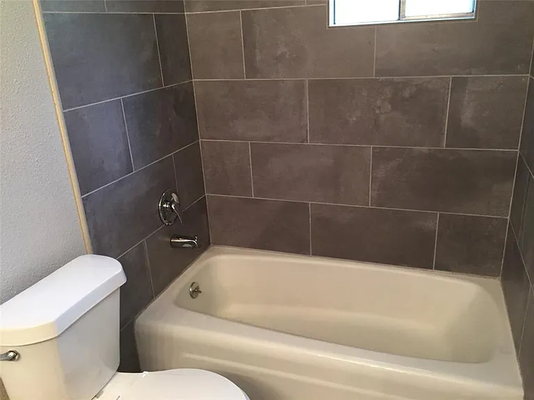 1910 Westridge Dr — Photo 12