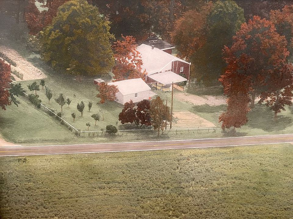 2nd image of 3328 Hinshaw Country Rd