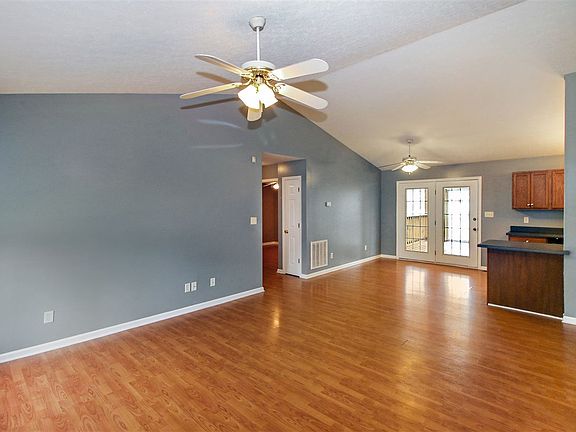 4th image of 658 Hillgreen St