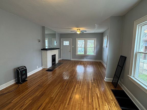 3rd image of 800-804 Thomas Rd