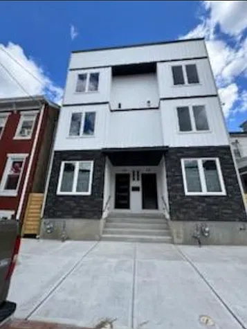 4 bed, 2500 sqft, $4,500 — Photo 1
