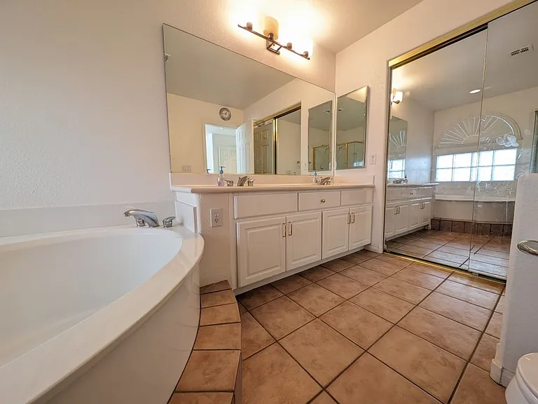 10900 Royal Highlands St — Photo 13