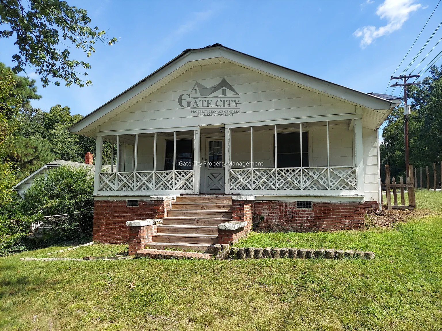 3 bed, $1,295 — Photo 1