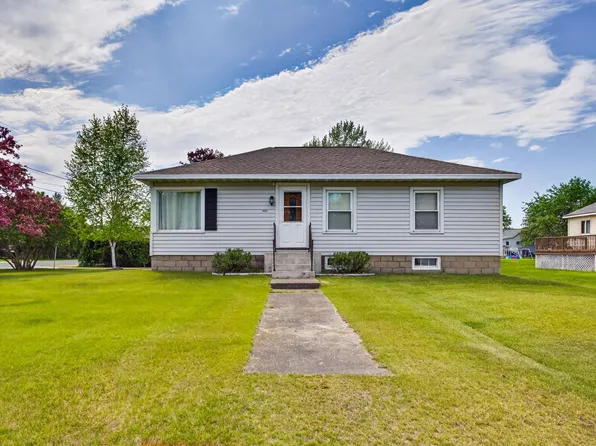2053 10th St, Marinette, WI 54143