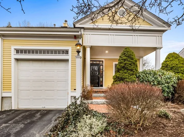 8 Whiting Ln Unit 8, Hingham, MA 02043