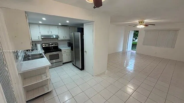 Royal Terrace Condominium — Photo 3
