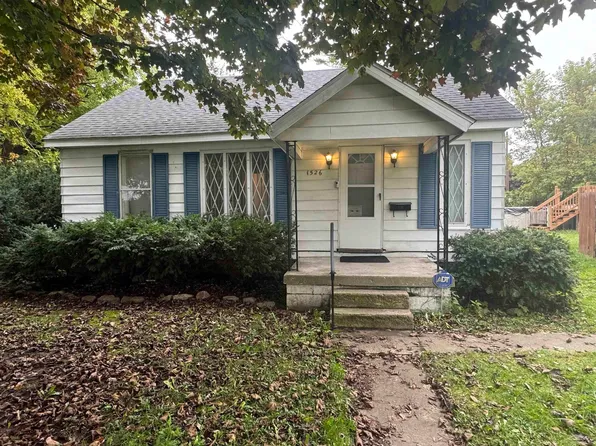 1526 Greenwich St, Saginaw, MI 48602