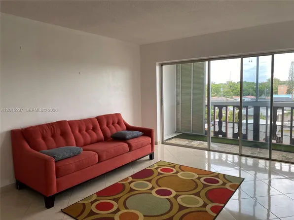 215 SE 3rd Ave, Hallandale, FL