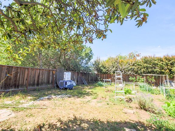 5th image of 10481 Glencoe Dr