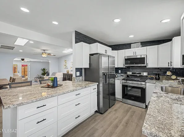 6211 E 16th St, Tucson, AZ 85711