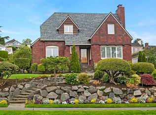 2253 Viewmont Way W, Seattle, WA 98199