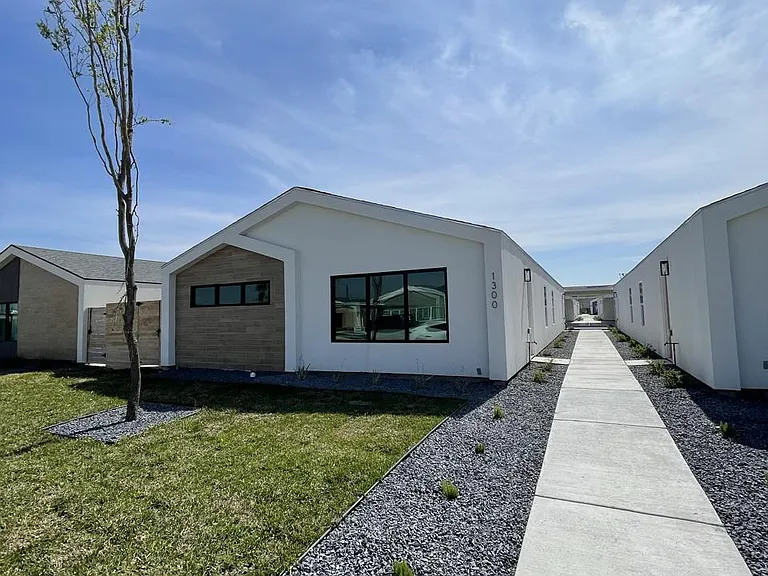 1300 E Iris Ave #3 — Photo 14