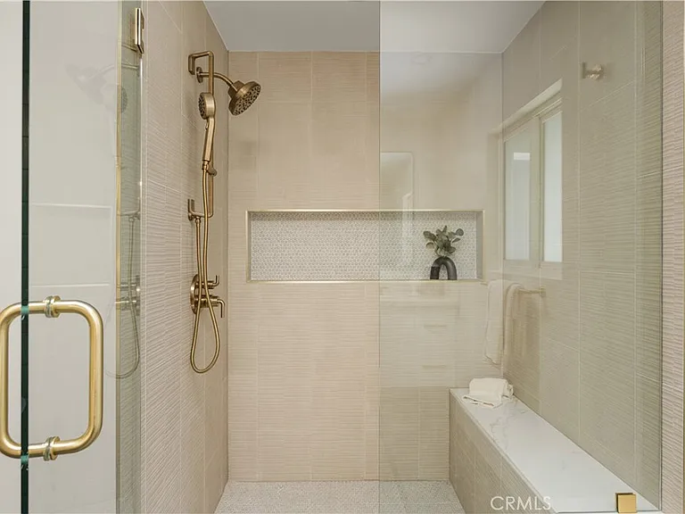 5 Yellow Brick Rd — Photo 42