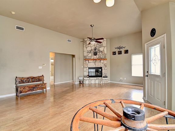 5th image of 419 Alvin Dr
