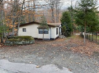 146 Southerton Ln, Greentown, PA 18426