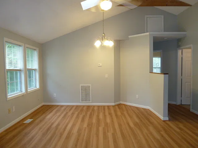 Great location! 4br house w/ parking, large rooms within walking distance to UNC Campus! — Photo 4