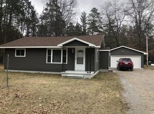 10425 Hammond Dr, Atlanta, MI 49709