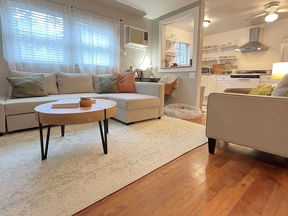 Cute and cozy in the heart of Midtown