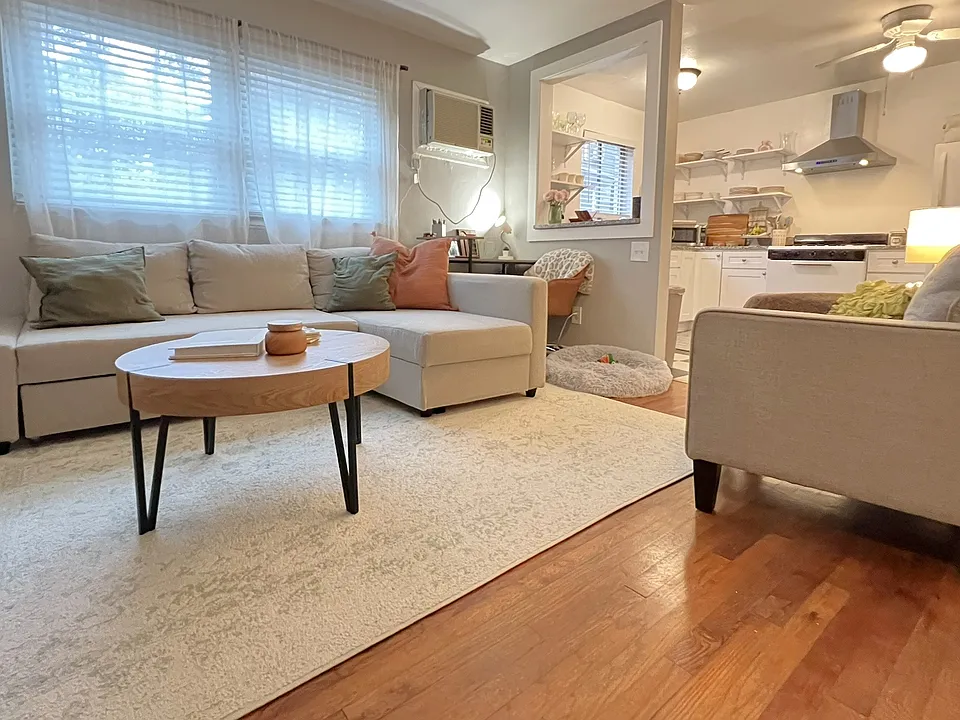 Cute and cozy in the heart of Midtown