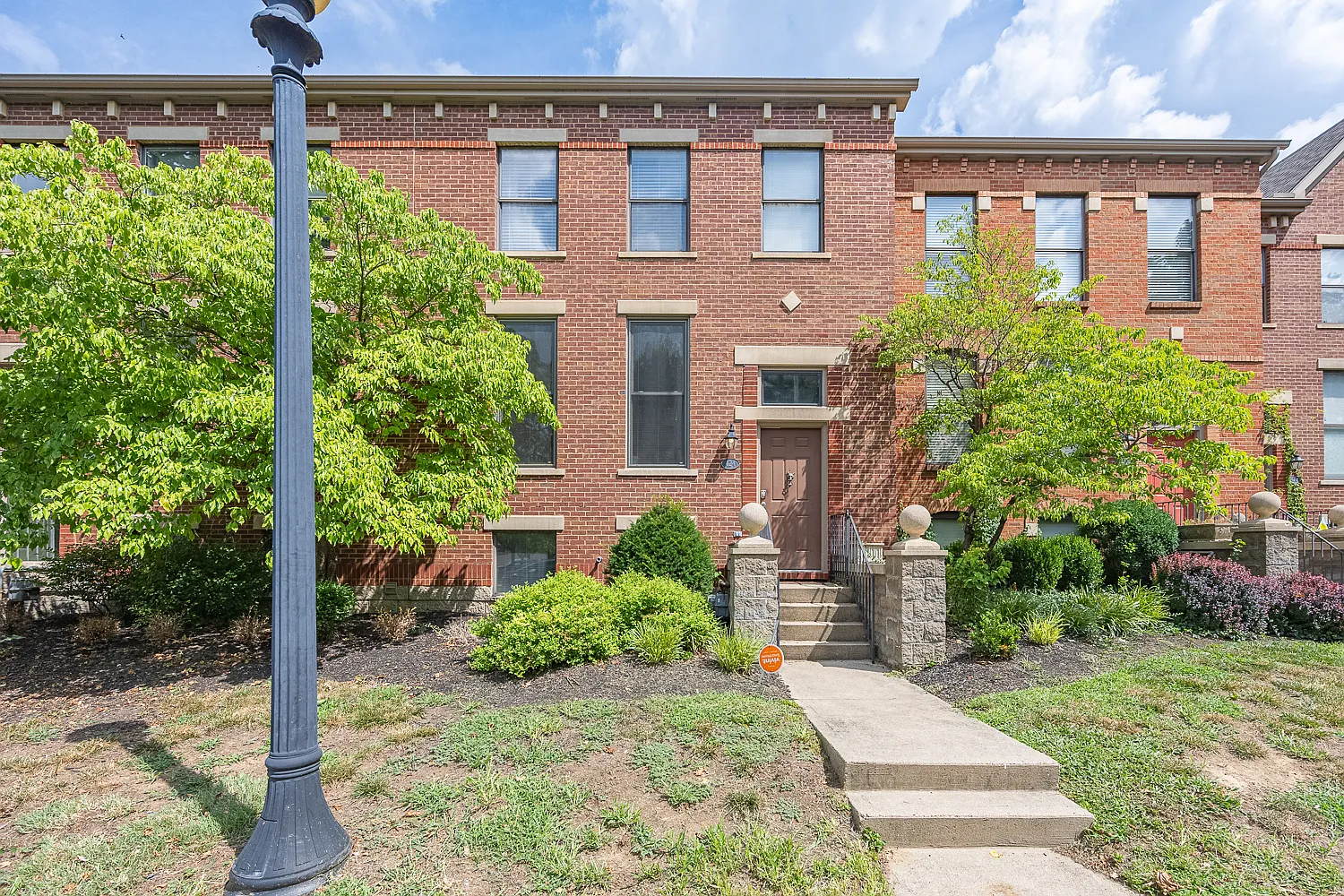 2 bed, 1.5 bath, 1144 sqft, $2,000 — Photo 1
