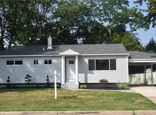 53 Farmbrook Dr, Old Bridge, NJ 08857