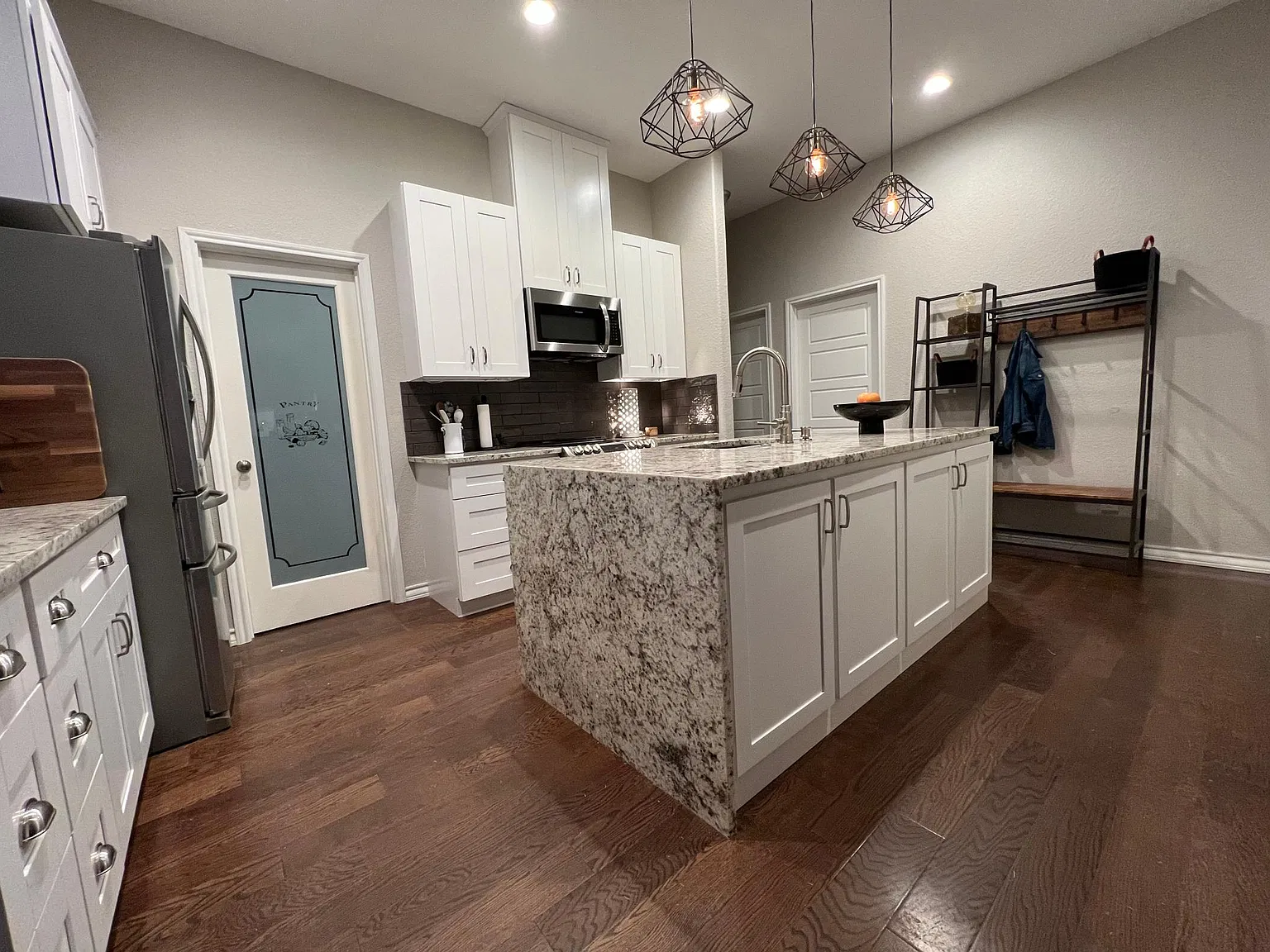2729 Woodcrest Dr — Photo 3
