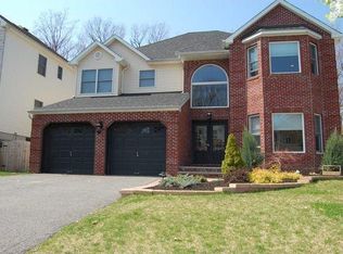 106 Seasons Glen Dr, Parsippany Troy Hills Twp, NJ 07950