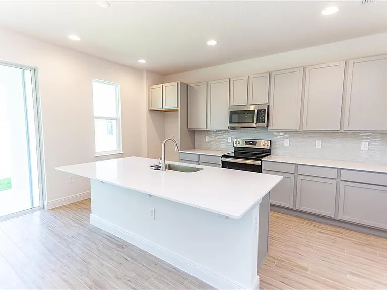 820 Lowood Ct — Photo 13
