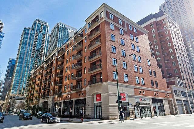 1st image of 33 W Huron St APT 304