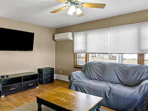 4th image of 700 Wilson Street