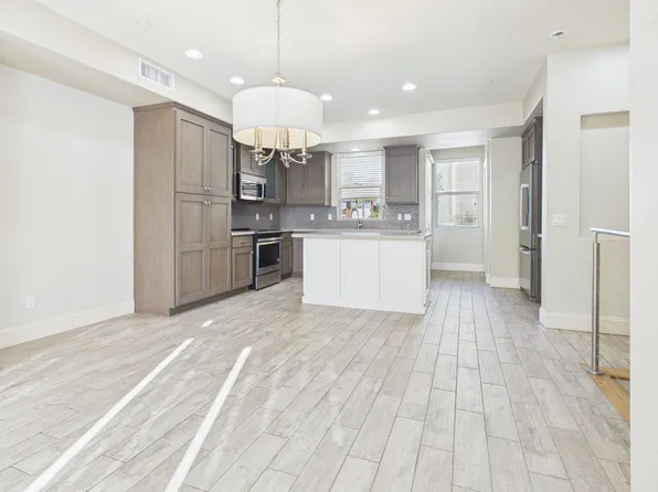4816 N Woodmere Fairway Unit 1005, Scottsdale, AZ 85251