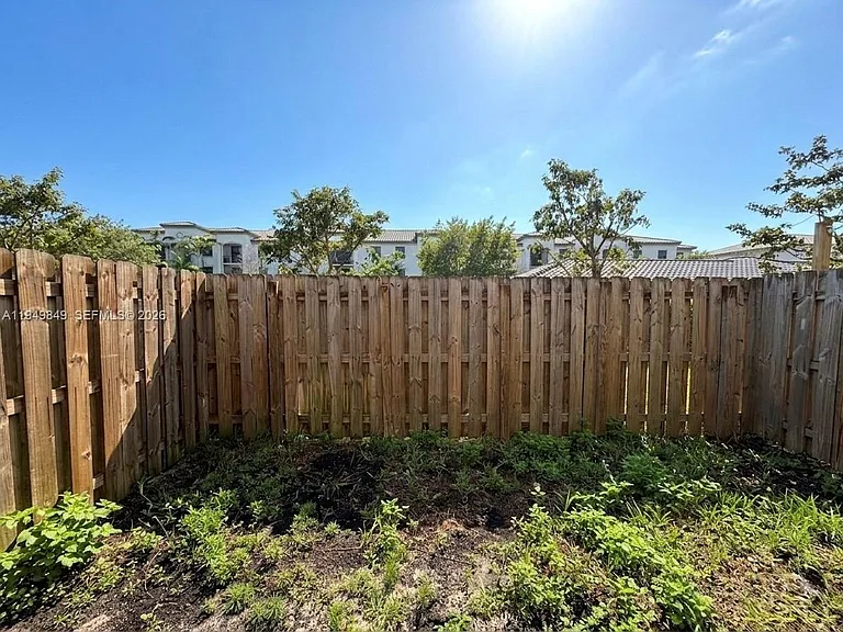 21050 NE 8th Ave — Photo 25