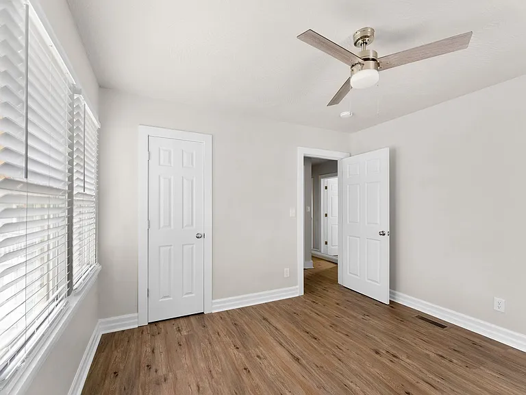 1430 S Campbell Ave — Photo 11