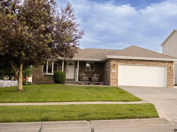 8631 Lavender Cir, Lincoln, NE 68505